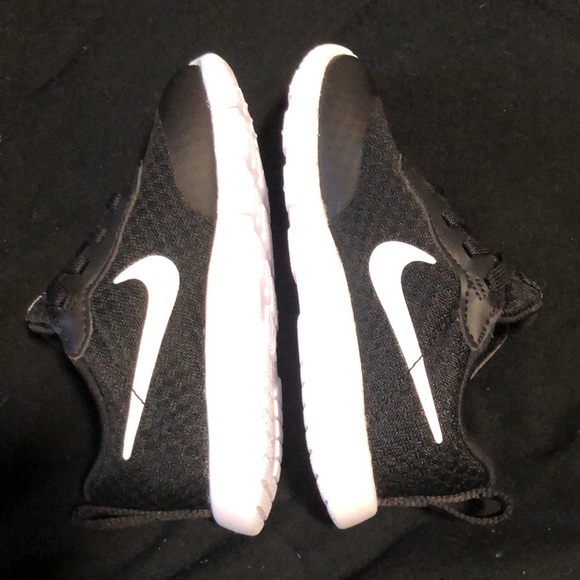 Nike Tanjun Little Kids Easy On Shoes - Picture 2 of 5